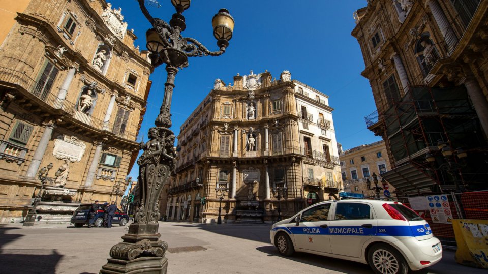 Policie v Palermu kontroluje zdejší opuštěné ulice